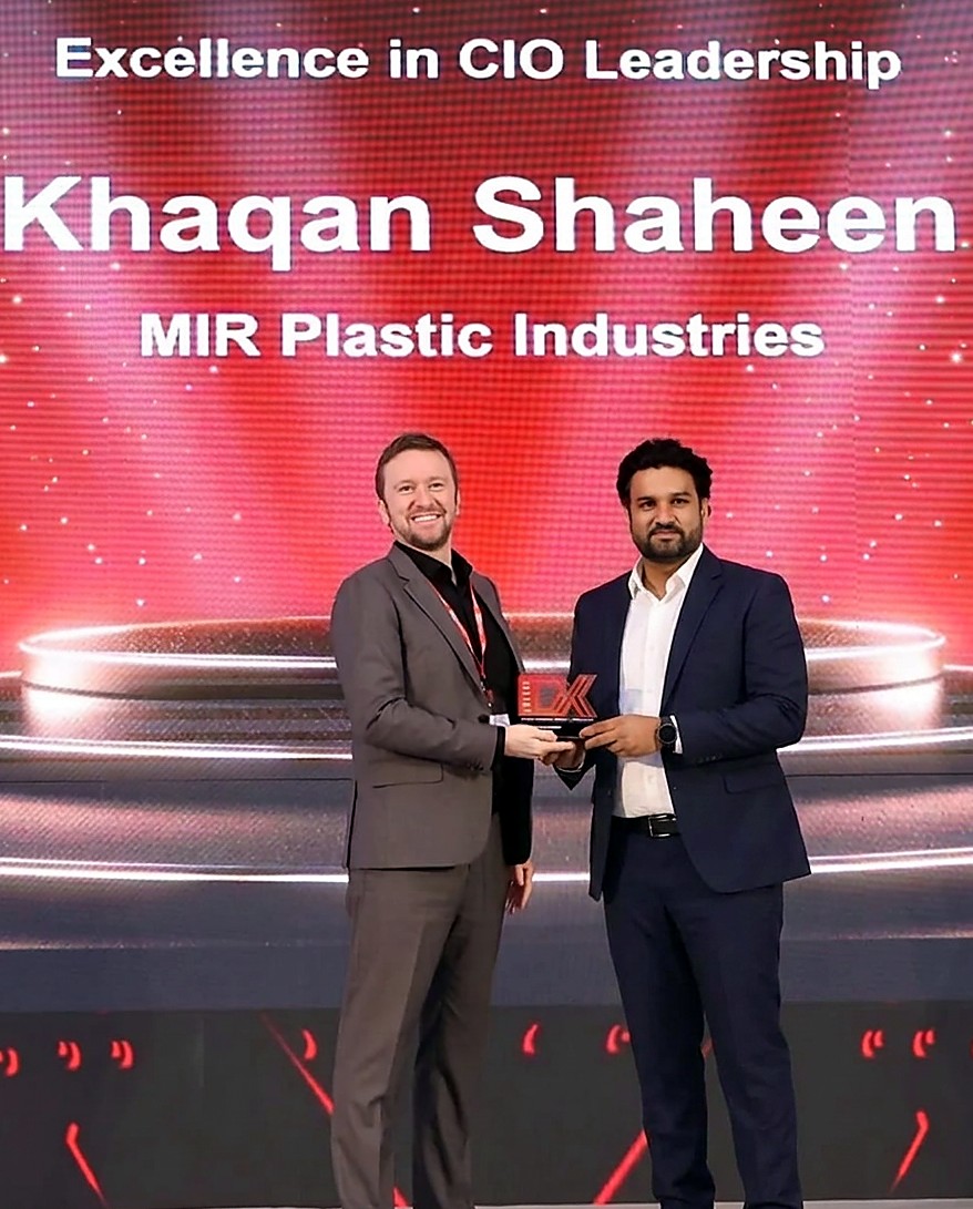 Khaqan Shaheen on stage receiving the Excellence in CIO Leadership award, with the screen reading Khaqan Shaheen, MIR Plastic Industries